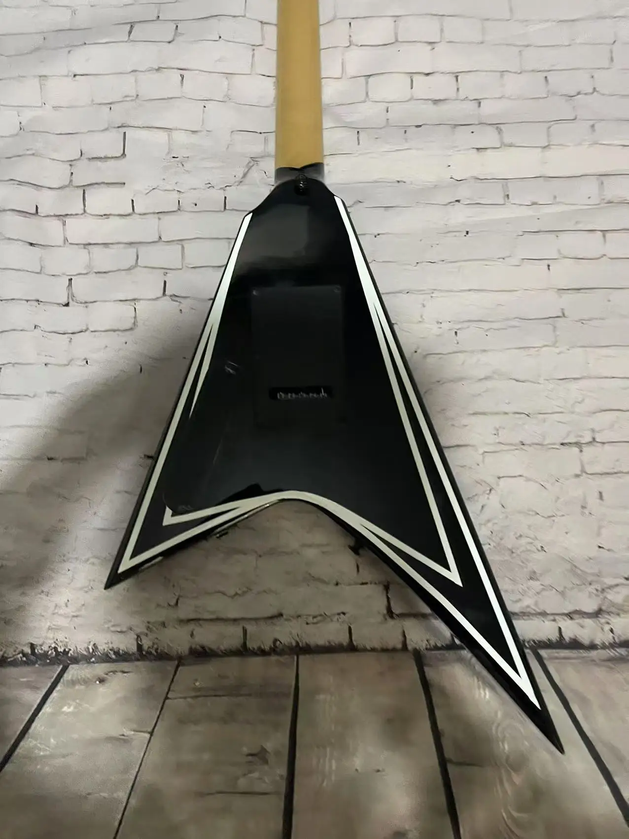 Электрогитара 6-канальная электрогитара в стиле Alien черный корпус с белыми