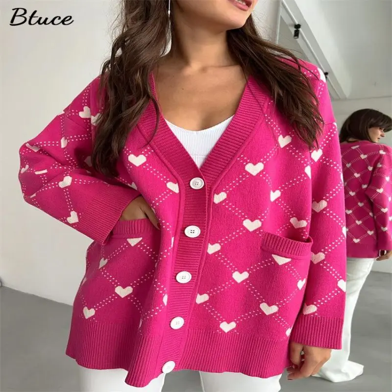 

Женский трикотажный кардиган с V-образным вырезом и принтом