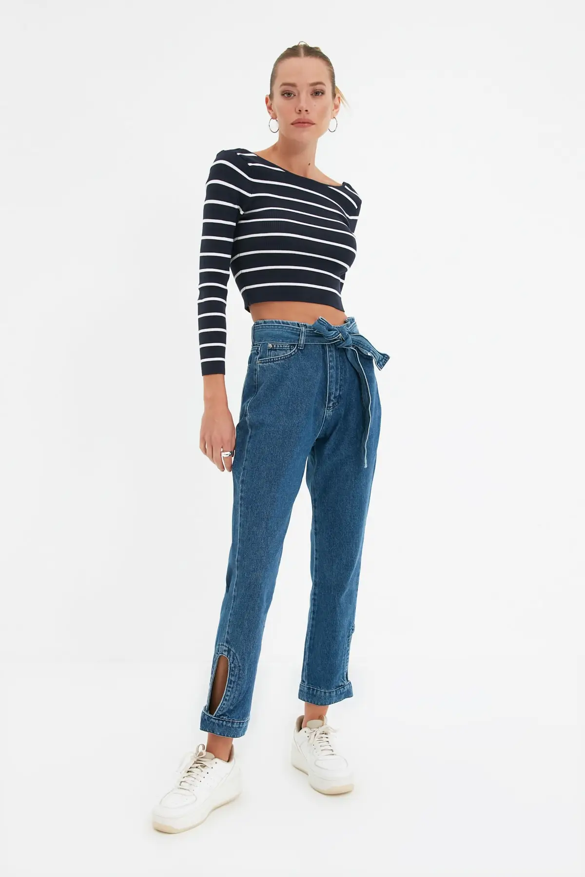 

Trendyol Kemerli Trotting Detailed High Bel Mom Jeans TWOAW22JE0855