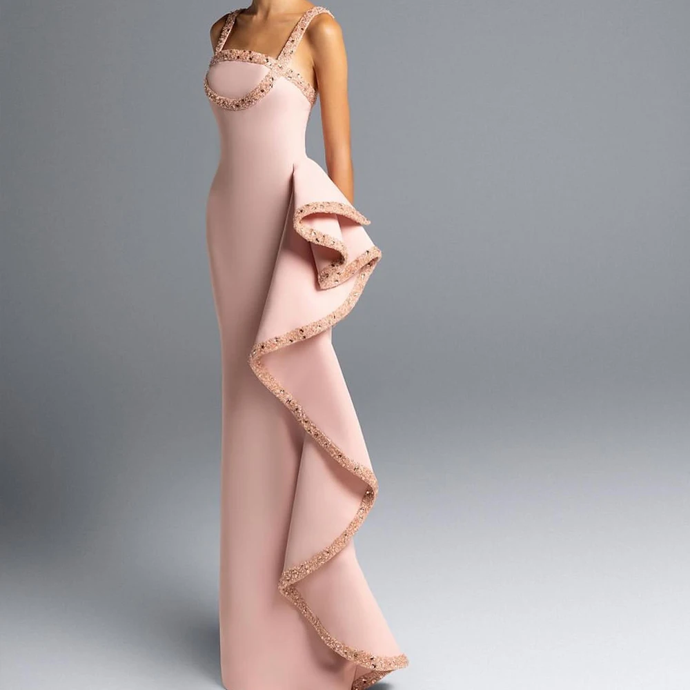 Современное вечернее платье с зубчатыми бретельками и бисером складками