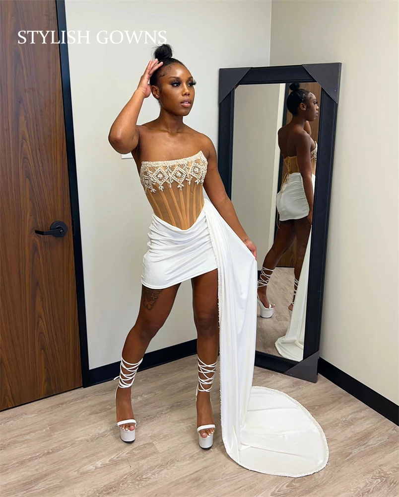 

Lovely White Velvet Strapless Short Prom Dresses 2023 For Black Girls Crystal Beaded Birthday Party Dress Illusion Mini Cocktail