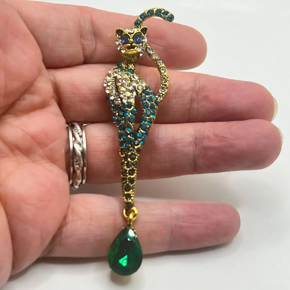 

Vintage Fashion Sexy Cat Brooches for Women Elegant Animal Pins Suit Coat Corsage Accessory Rhinestone Pendant Enamel Pin
