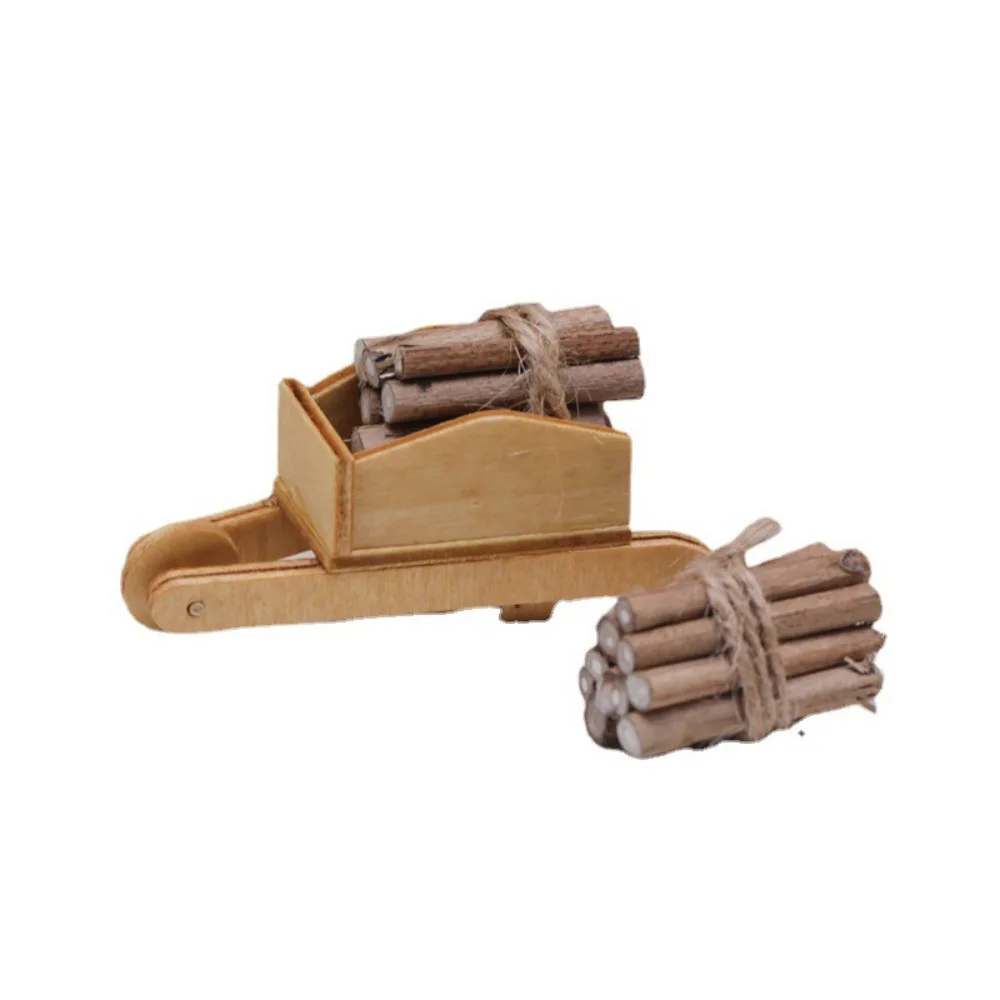 Деревянный камин для кукольного домика