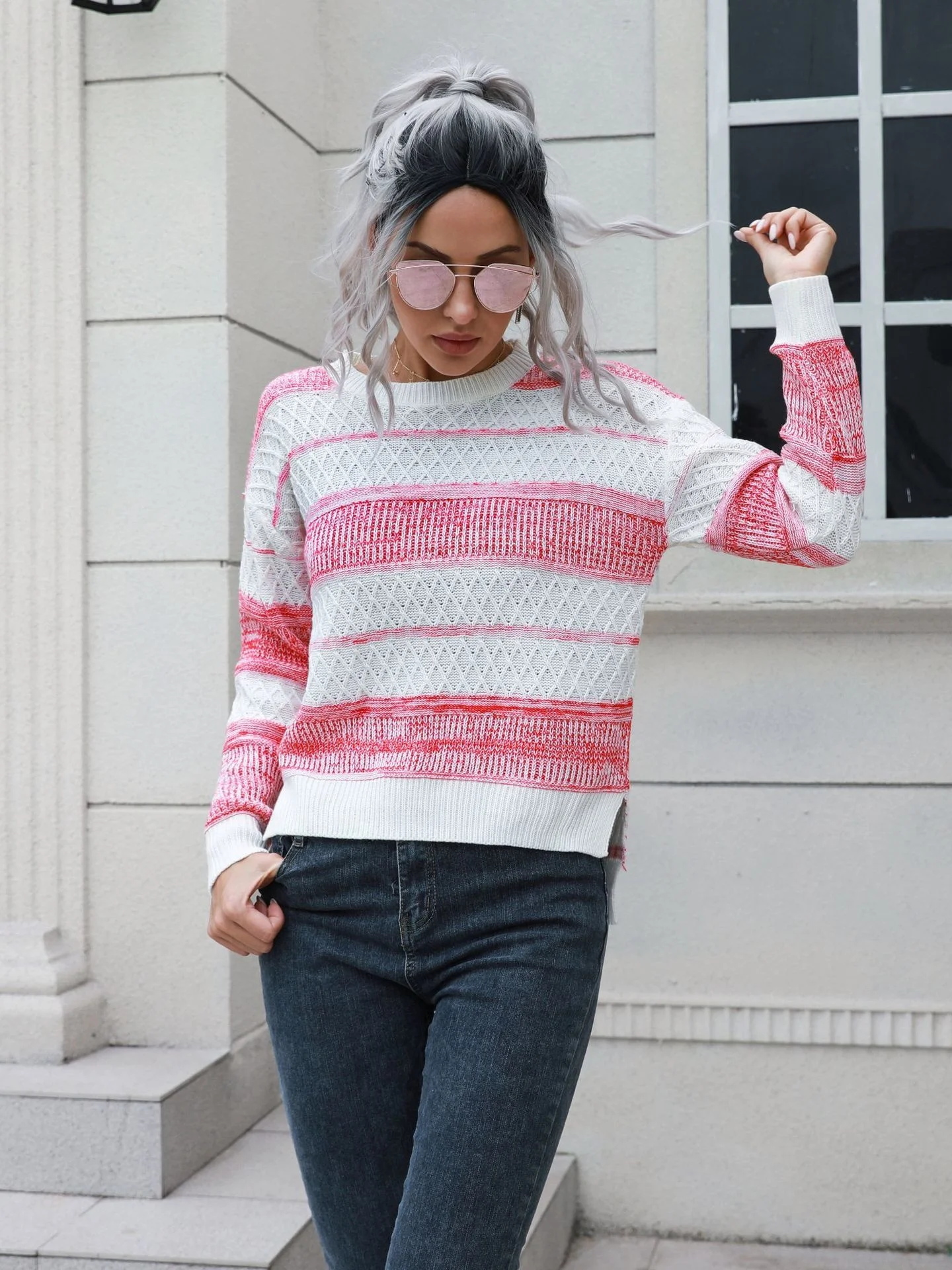 Свитер Женский вязаный в полоску с разрезом и длинным рукавом |