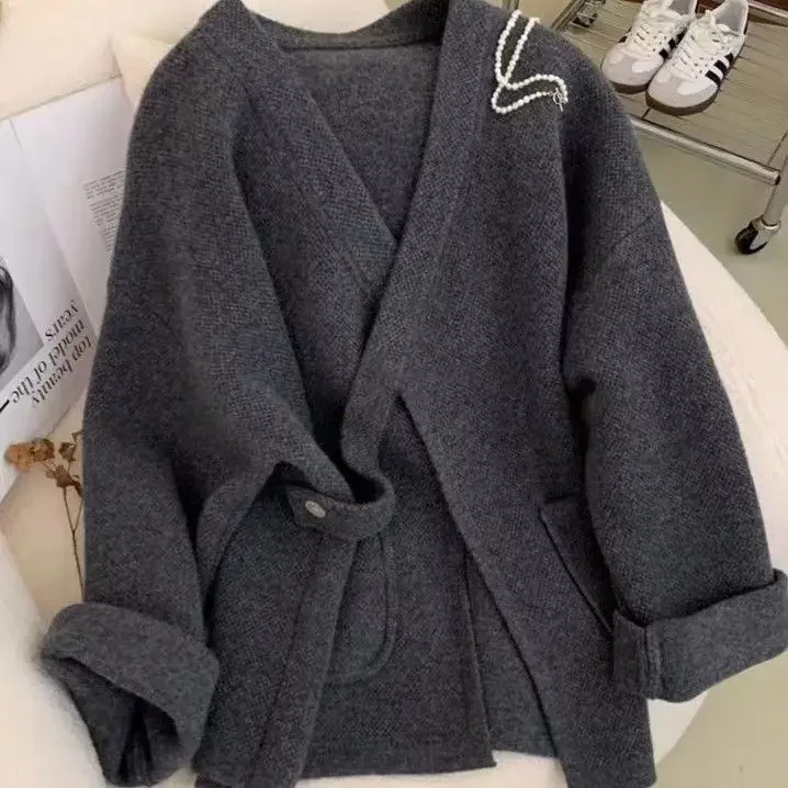 Женский бархатный кардиган с V-образным вырезом и диагональной застежкой