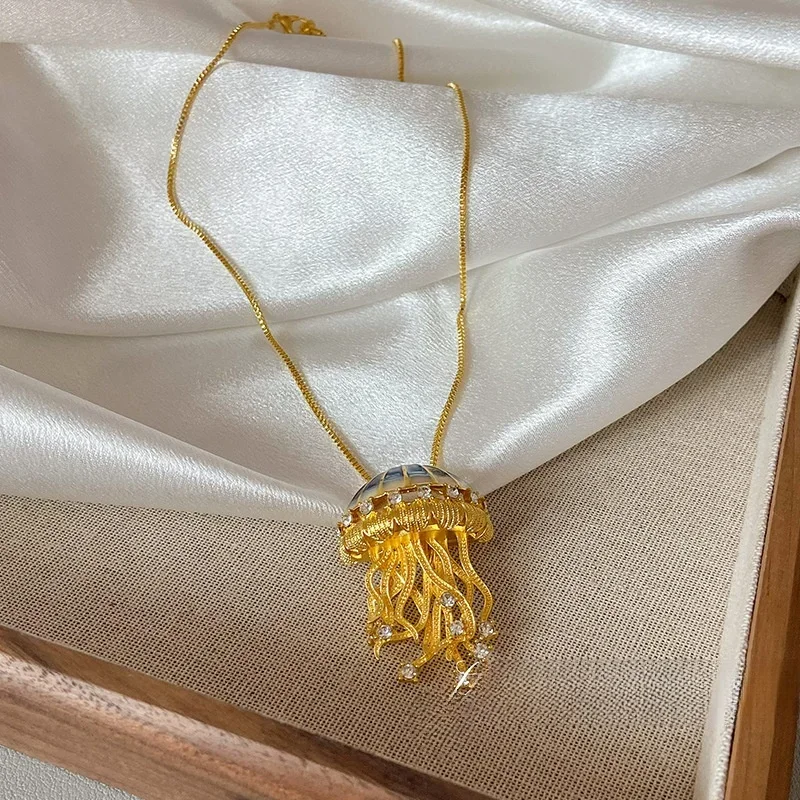 Фото Fashion New Xinghai Shishi Light Luxury Fashion Gradient Blue Jellyfish Pendant Necklace Versatile Temperament Jewelry №4