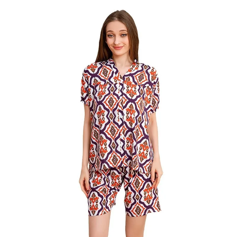 Комплект пижамный женский атласный из шорт с коротким рукавом и цветочным
