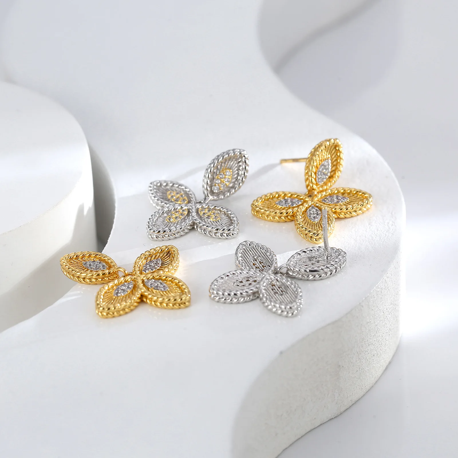 

Four Leaf Grass Earrings Women's Court Style Fashion Earrings