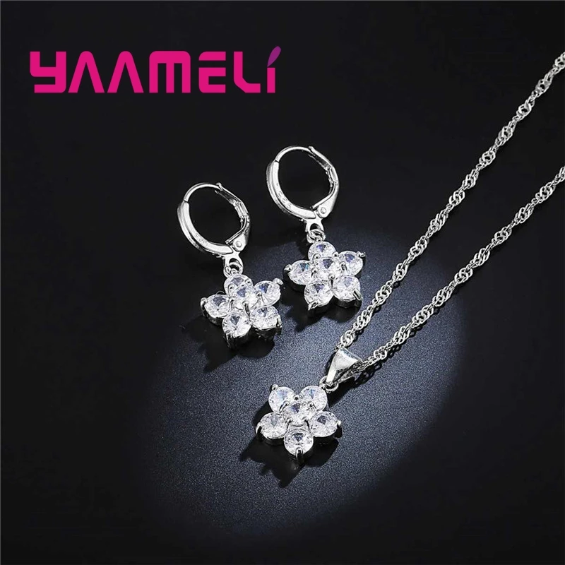 Комплект из колье и серёг серебра 925 пробы с фианитом