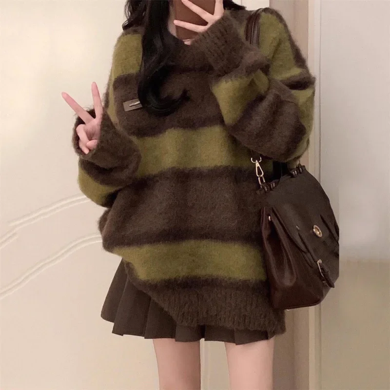 Мягкий полосатый свитер с цветными блоками женский осенне-зимний свободный крой