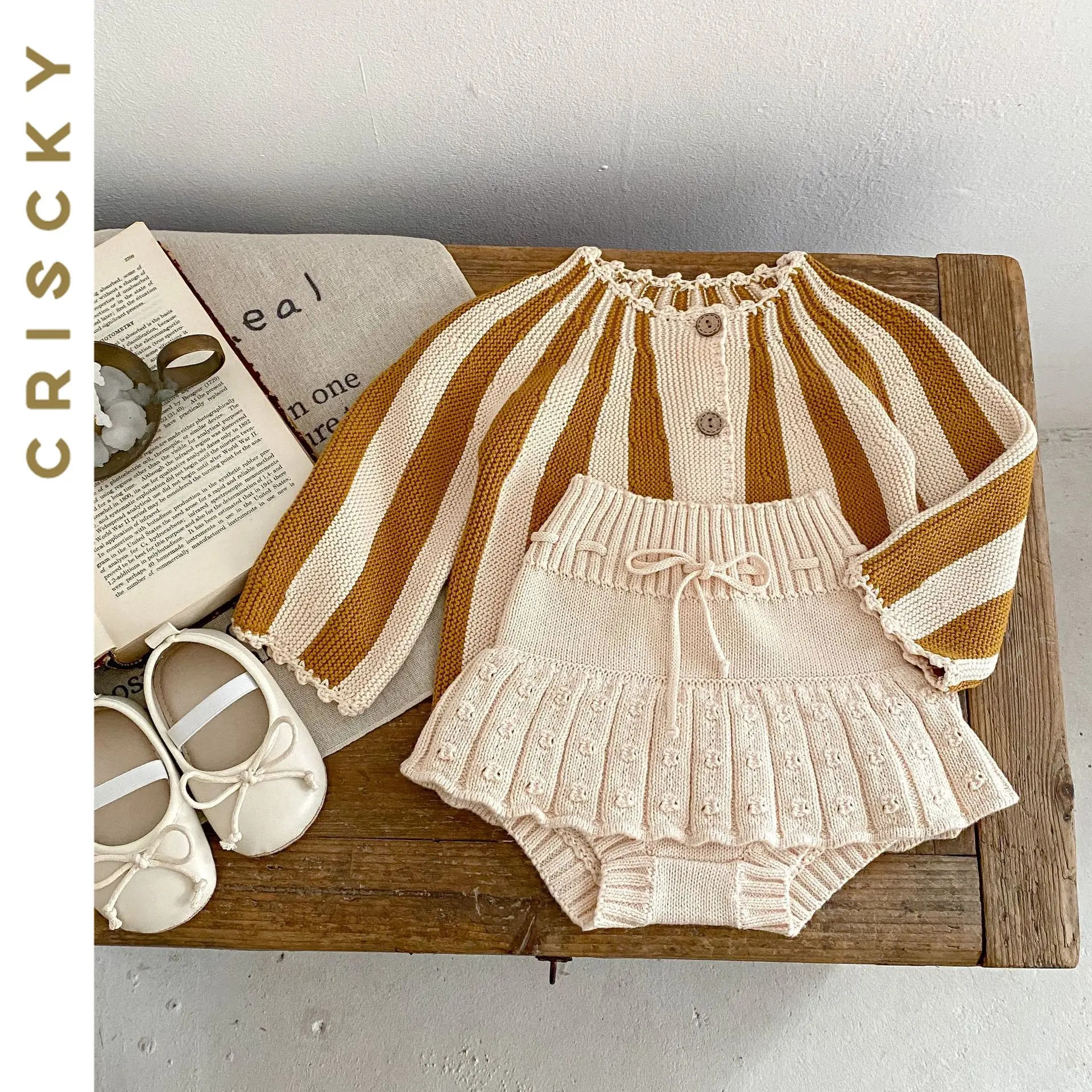 

2023 Newborn Baby Girl Clothes Set Long Sleeve Striped Knit Top Shorts Infant 2Pcs Outfits Autumn Winter Baby Clothing