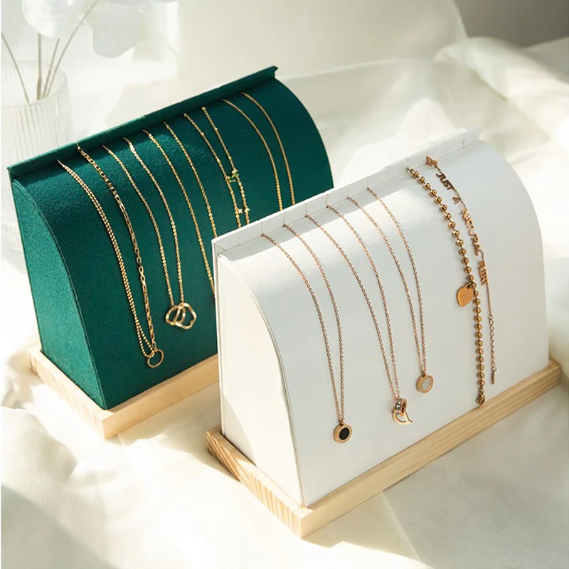 

Изогнутая витрина с подвеской, подставка для демонстрации ожерелья из полиуретана/бархата и дерева, витрина для ювелирных изделий