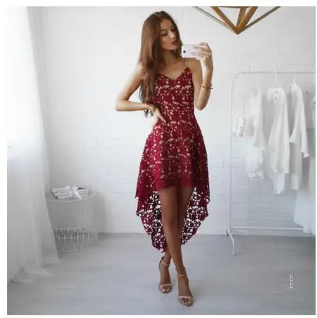 Женское кружевное платье с V-образным вырезом белое ажурное завышенной талией в