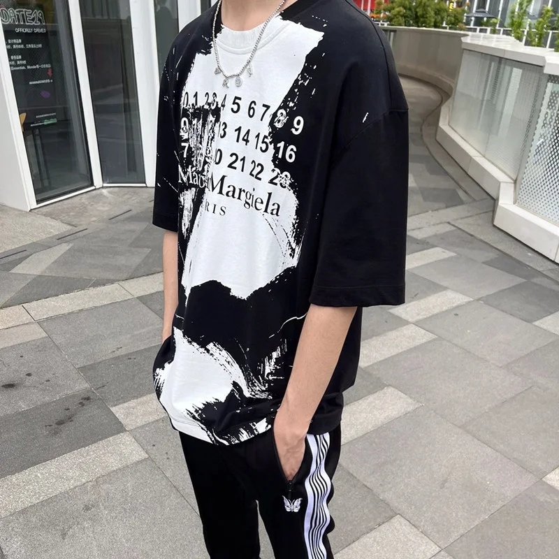 

MM6 Pure Cotton Oversized T-Shirt With Splashed Ink Graffiti Letters Printed High Street Loose Top Short Sleeved