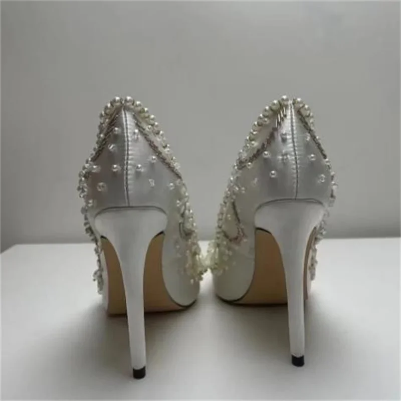 Женские туфли-лодочки на высоком каблуке с острым носком