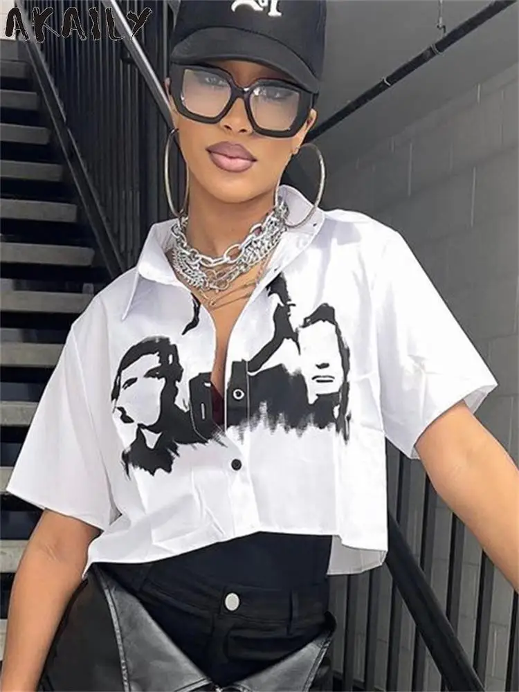 

Летняя уличная одежда AKAILY, белые Графические Рубашки для женщин 2023, свободные кроп-топы с коротким рукавом, повседневные рубашки с абстрактным портретом