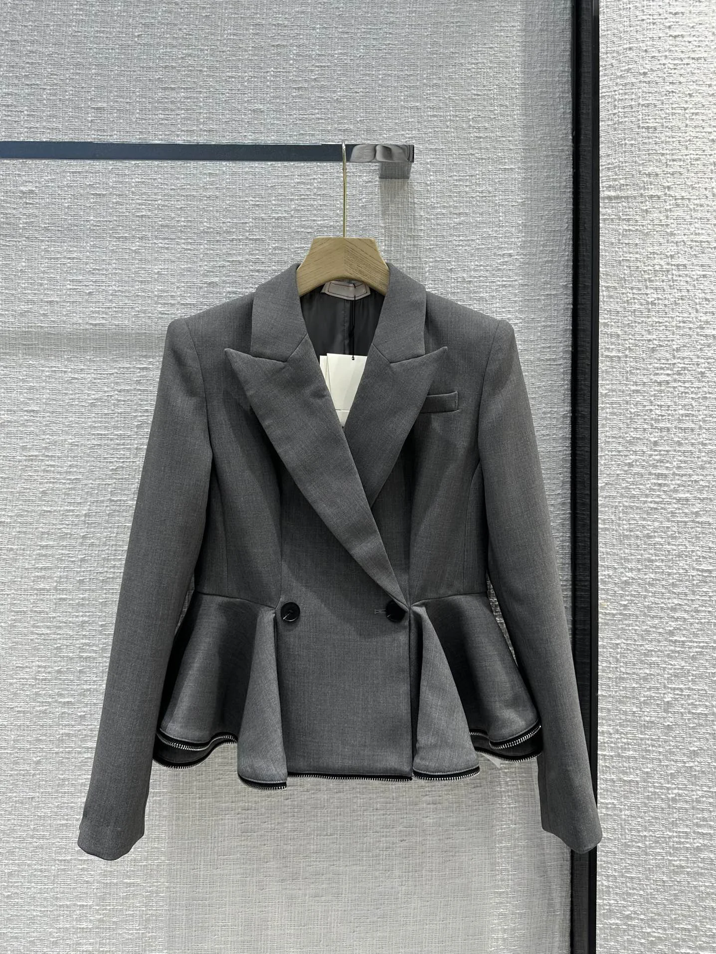 

23 New autumn and winter, senior lotus leaf swing suit jacket