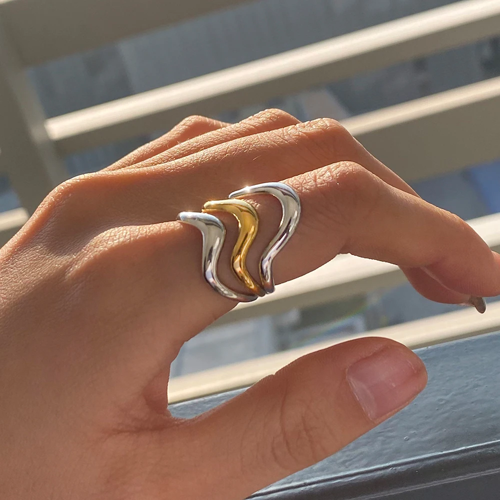 Золото серебро одинаковые по цвету рябью нерегулярное открытое кольцо с