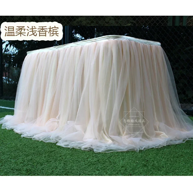 

Круглая тюлевая скатерть 100*75 см