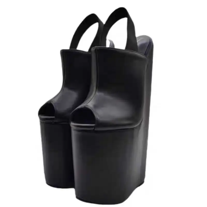 Черные матовые кожаные сандалии на платформе с пряжкой танкетке и открытым