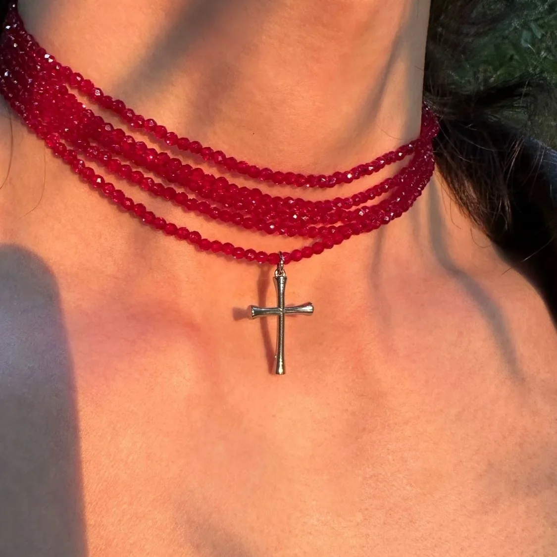 Женское ожерелье-чокер в готическом стиле