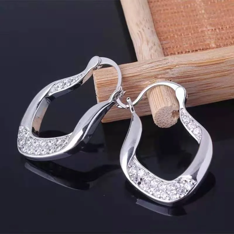 

European and American Delicate Fashion Women Earrings High Quality Luxury Fashion Gift Engagement Earrings Bridal Accessories