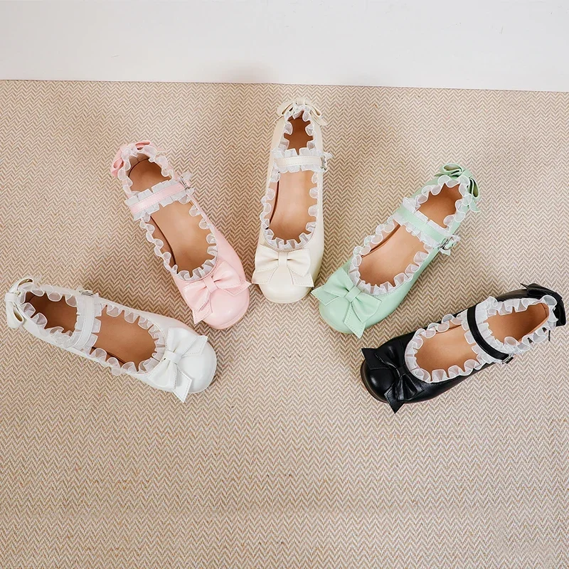 Рисунок 3 - Туфли женские с кружевными краями