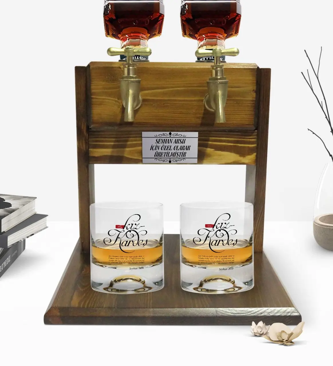 

Personalized Colorful Printed Mânâ Sisters Design Dual Whisky Cup and Double Tap Natural Wooden Whiskey Standı-1
