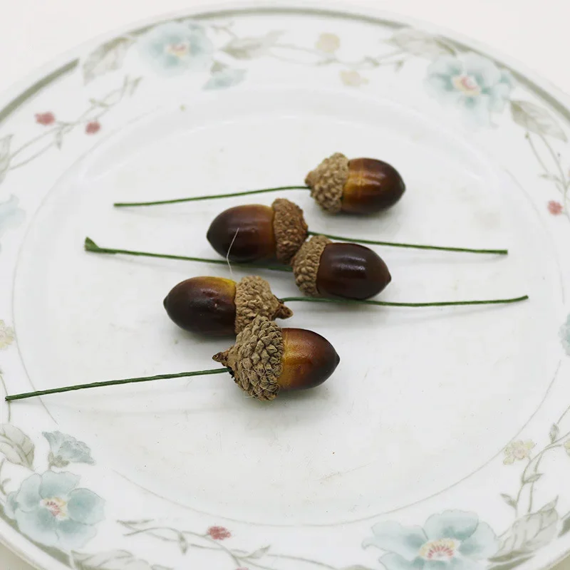 

Искусственные желуди и шишки для декора