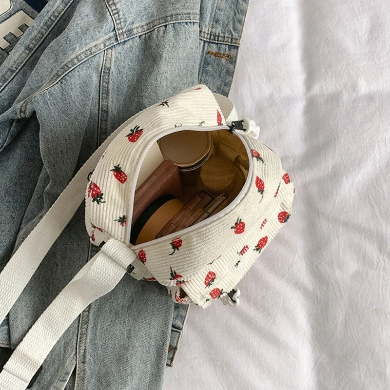 Японская вельветовая сумка через плечо Harajuku с милым клубничным узором