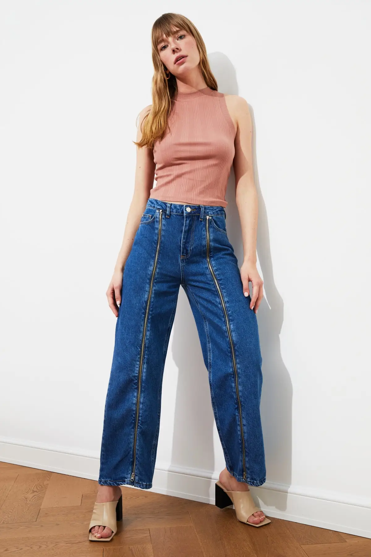 

Trendyol Zip Detail High Bel Wide Leg Jeans TWOSS21JE0465