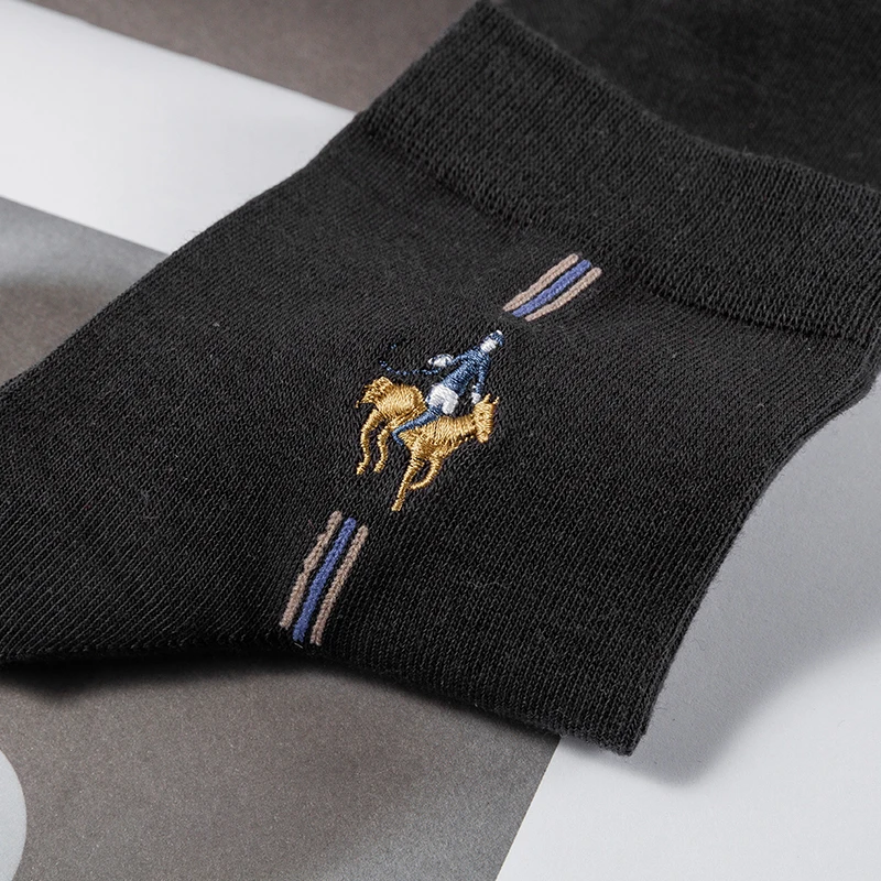 Deodorant men's cotton medium tube socks 100% Xinjiang cotton solid color dress men's gift socks 5 pairs packaging wholesale