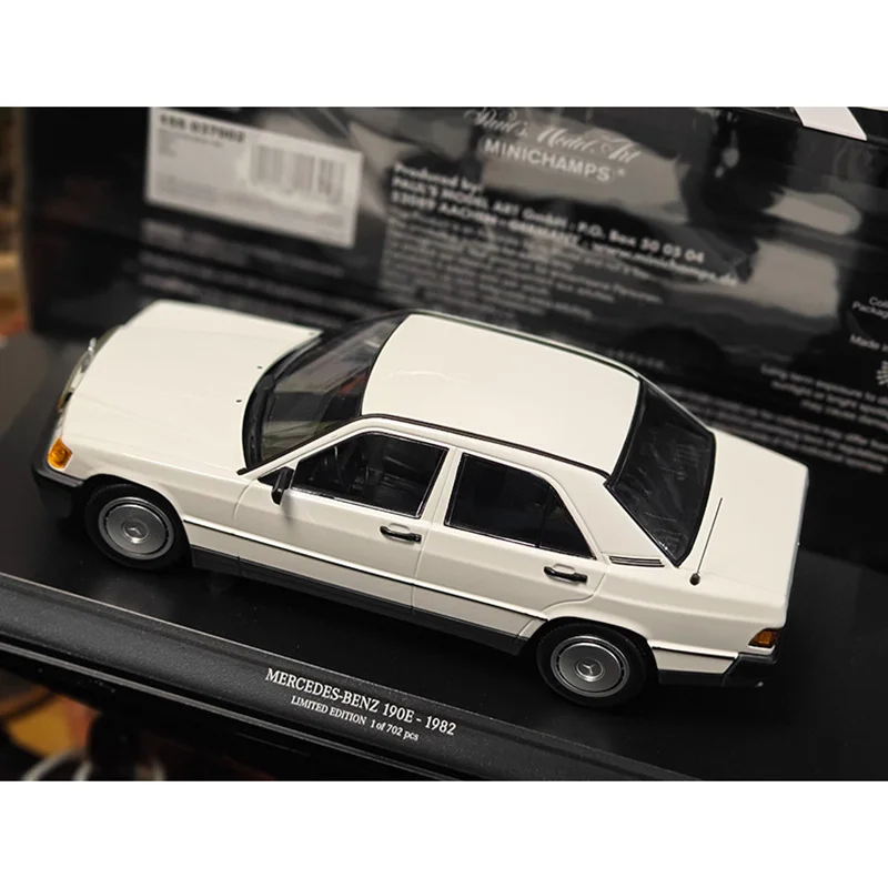 Масштаб 1/18 190E (W201) 1984 года коллекция моделей автомобилей из сплава украшения