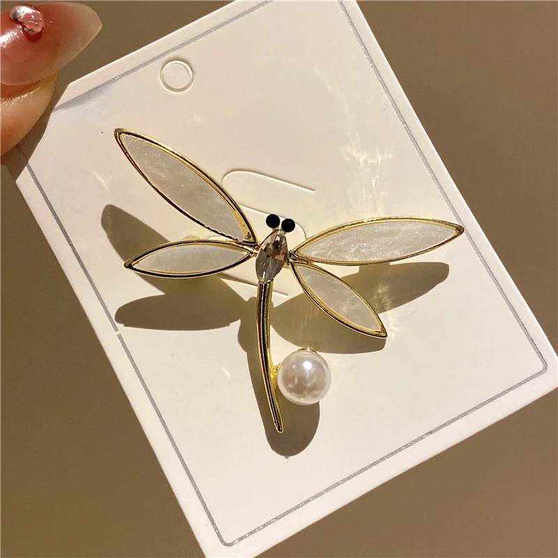 

Crystal Dragonfly Butterfly Brooches for Women Metal Pearl Bow Flower Lapel Pins Cute Insect Badge Fashion Accessories Gifts