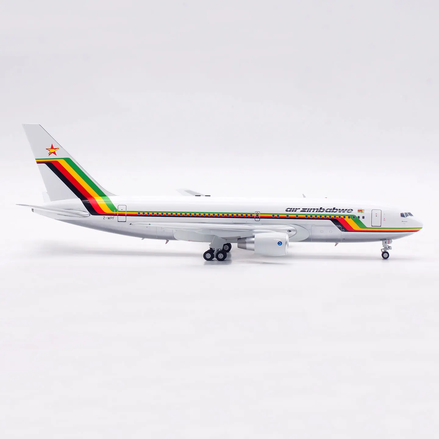 IF762UM0526P Коллекционная модель самолета из сплава INFLIGHT 1:200 Air Zimbabwe Boeing B767-200 Polished литая под давлением модель самолета Z-WPF (art.: 3920dce5e04fc) - 3920dce5e04fc