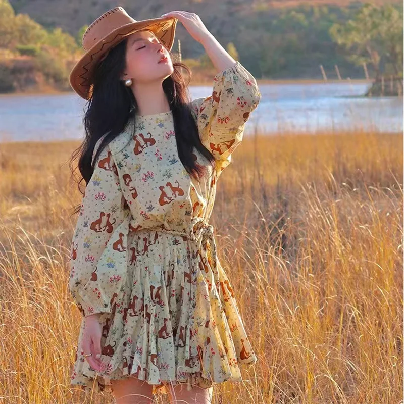 

Высококачественное дизайнерское пляжное мини-платье в новом стиле для раннего лета и весны с принтом во французском стиле, винтажное свобо...