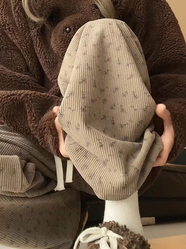 Вельветовые широкие брюки зимние утепленные драпированные с высокой талией и