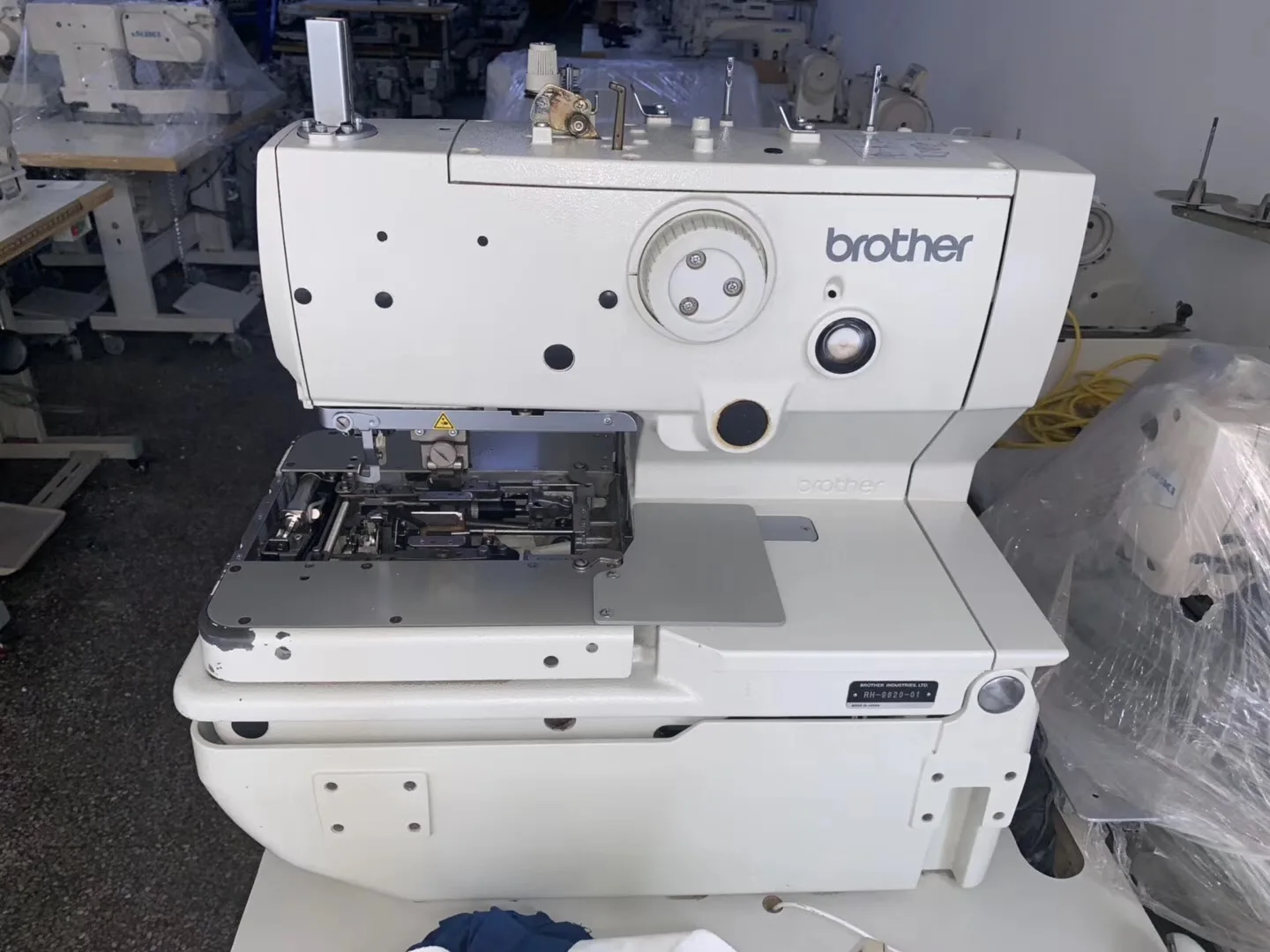 Новая плоская швейная машина Brother RH-9820-01 с круглой головкой и отверстием