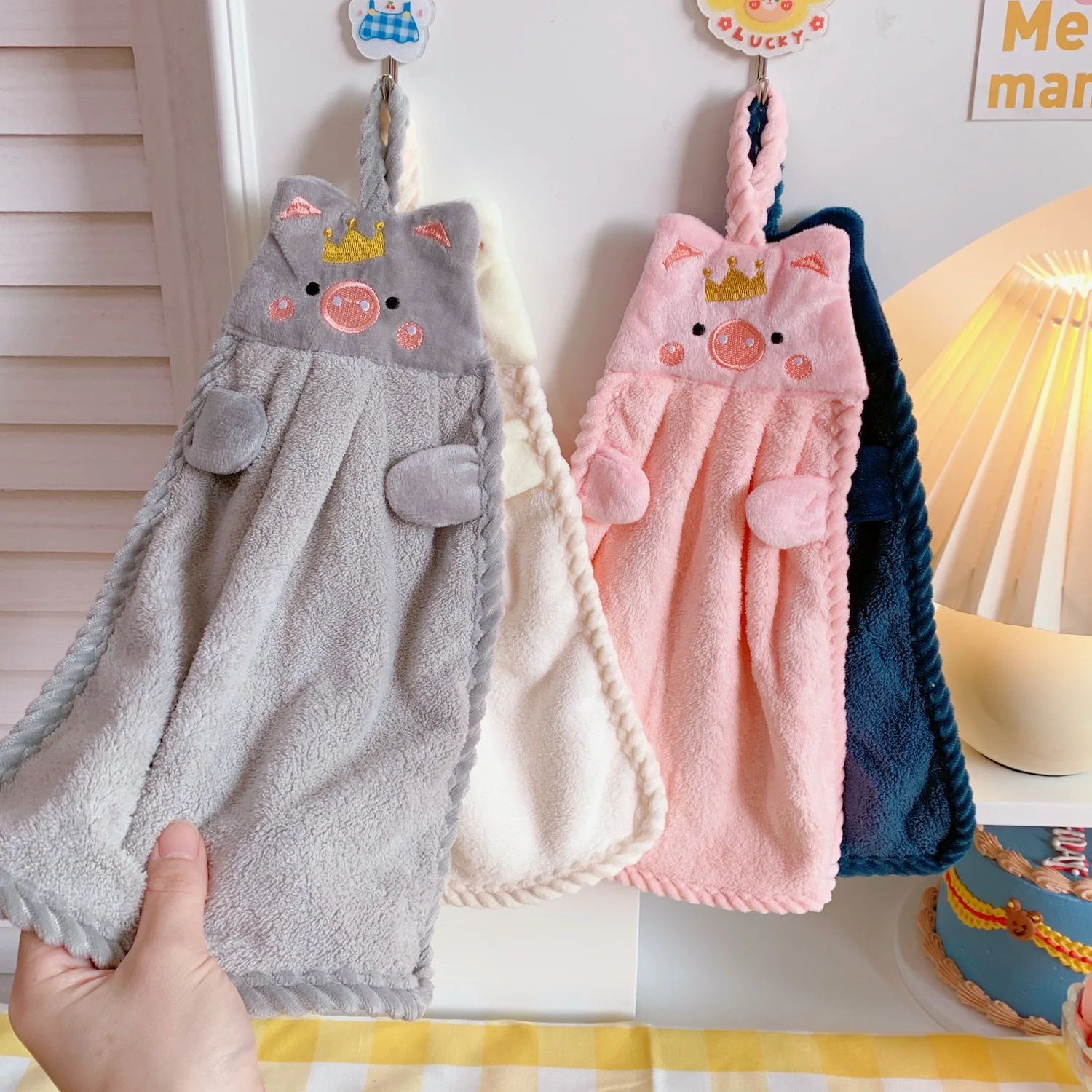 Подвесное полотенце из кораллового бархата утолщенное милая корона свинка