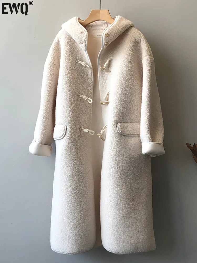 

[EWQ] Warmth Lamb Wool Coat Women's Thick Horn Button Woolen Overcoats 2023 Winter Autumn New Tide Long Sleeve Jacket 16U5066