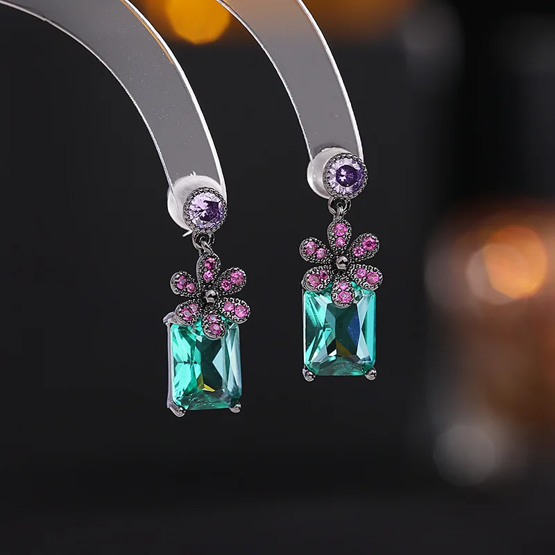 

Женские серьги-гвоздики из серебра 925 пробы, с фианитами