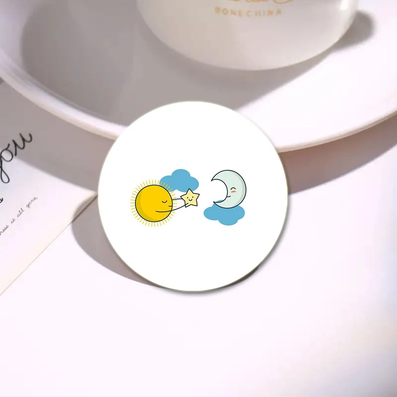 Брошь ручной работы в виде Солнца и Луны