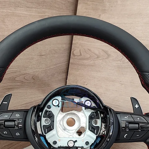 Рулевое колесо подходит для Bmw F30 F10 F31 F20 E90 из кожаного материала и спортивных рулевых автомобильных аксессуаров //M Logo