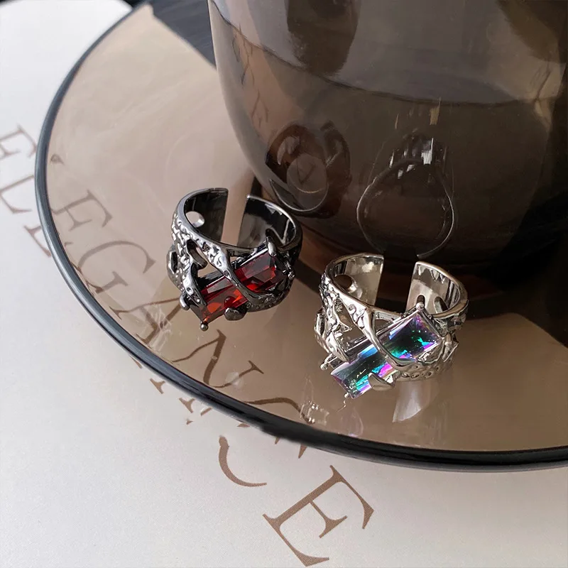 

Черные металлические кольца с красным Цирконом для женщин и мужчин, тренд 2023 года, модный тренд для женщин, подарок для женщин, корейский сти...