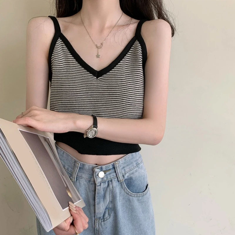 

Женский трикотажный полосатый топ без рукавов с V-образным вырезом