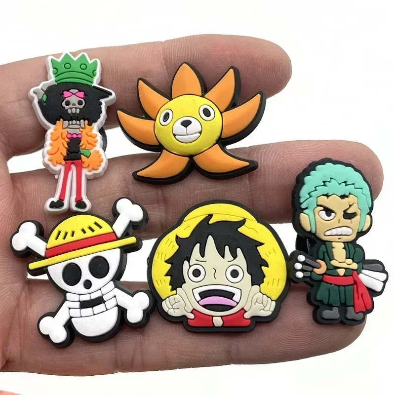 Фото DIY-шармы из ПВХ для обуви в виде персонажа Monkey D. Luffy для Croc Jibz, подарки для детских праздников и Рождества №3