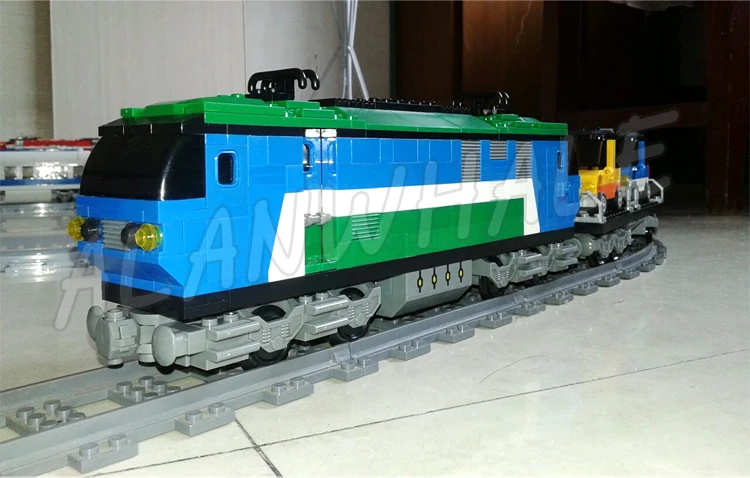573pcs City Cargo Trains Locomotive Car Carriage Light Oil Rail Tanker Tracks 25808 Building Blocks toys Compatible With Model