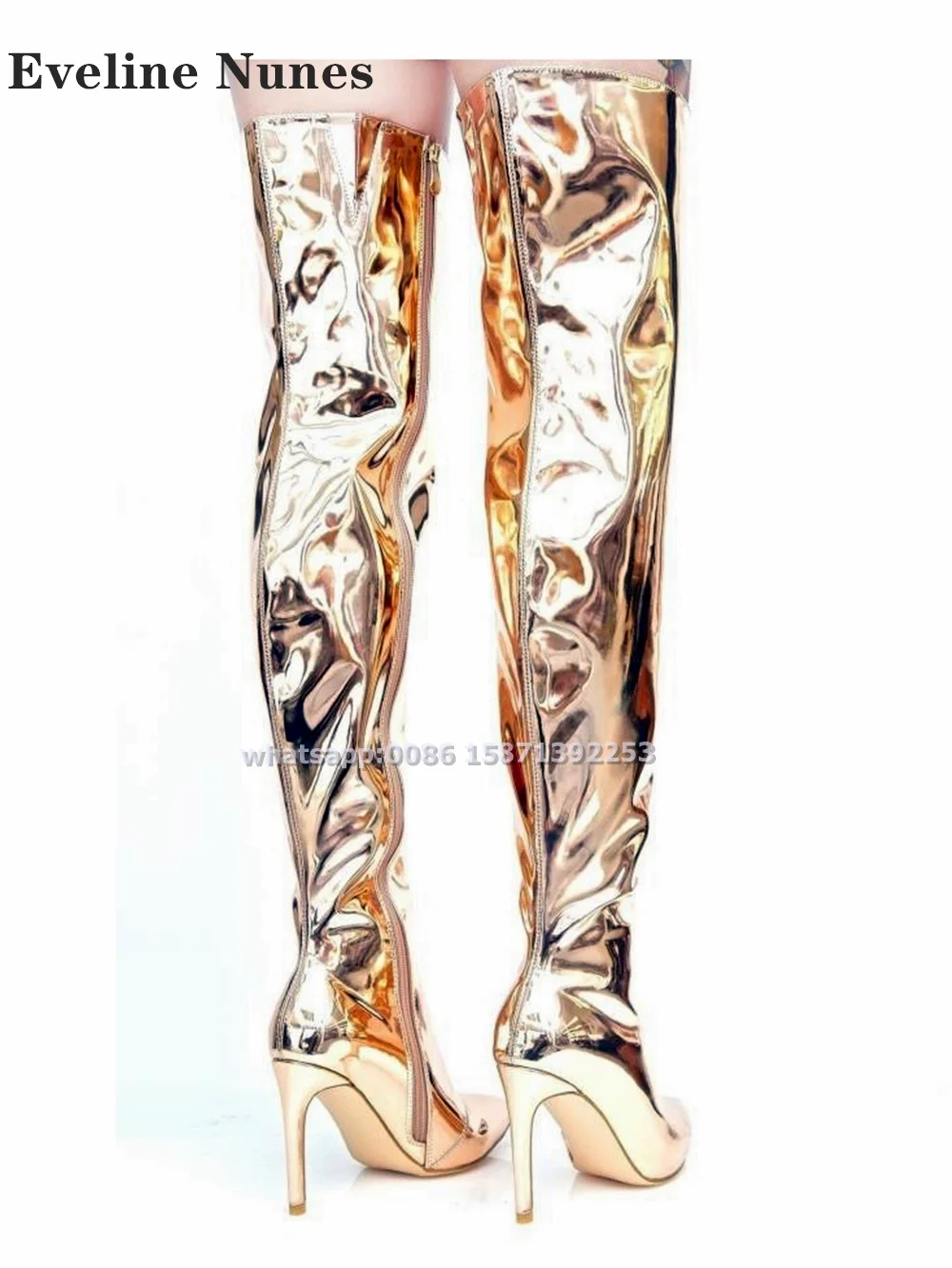 Серебристые блестящие сапоги выше колена с острым носком на шпильке однотонные