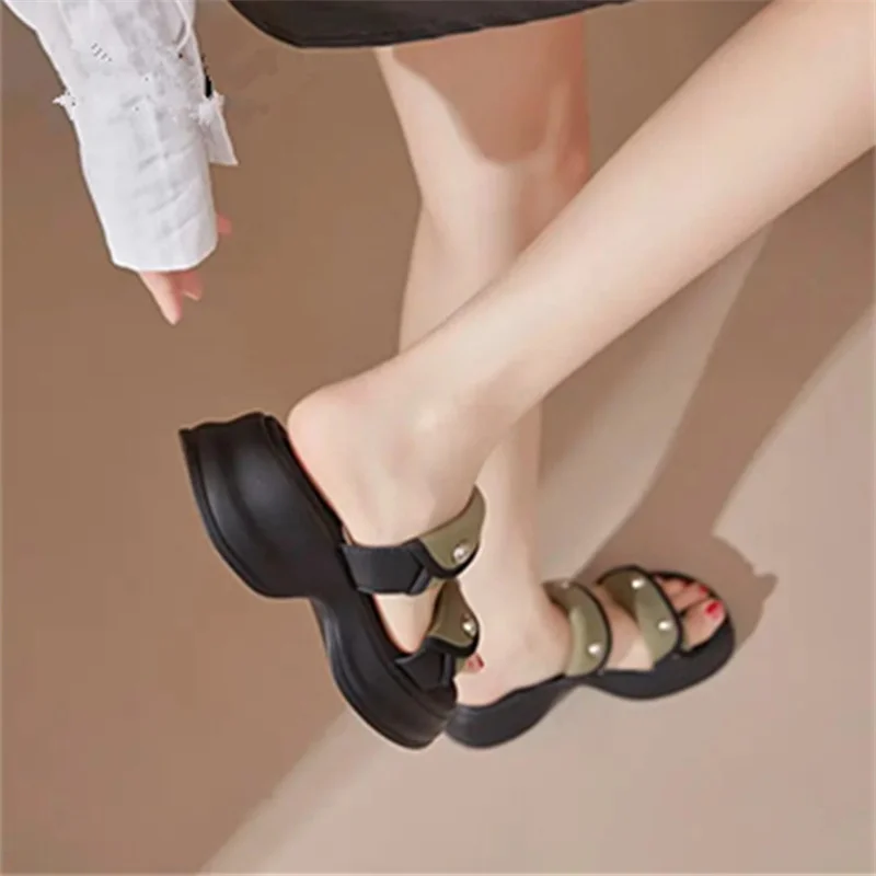 2023 Fashion Women Slippers Street Punk Metal Rivet Charms Outdoor Sandals PU Mules Summer Casual Shoes for Female