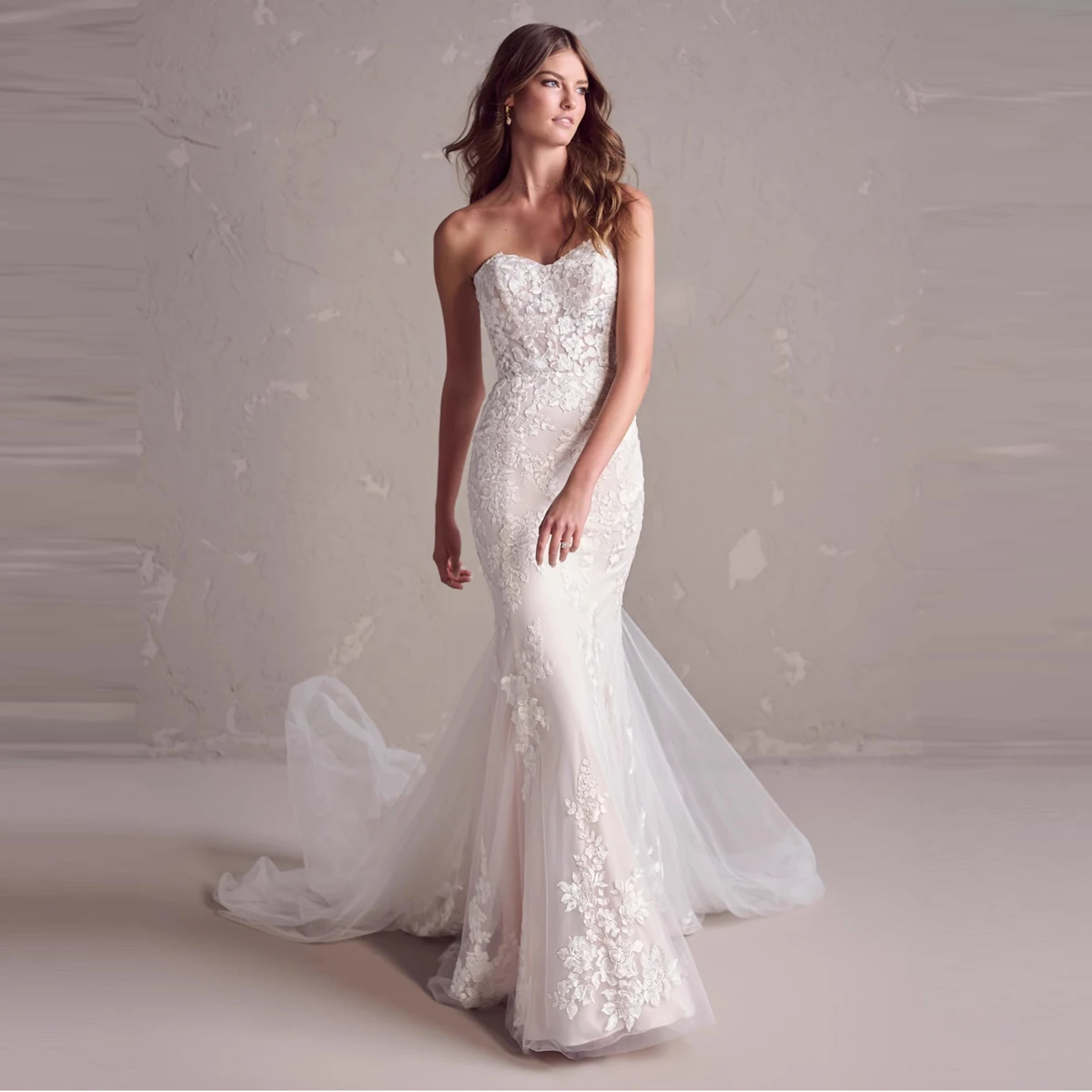 Женское кружевное платье с юбкой-годе без рукавов длинным шлейфом